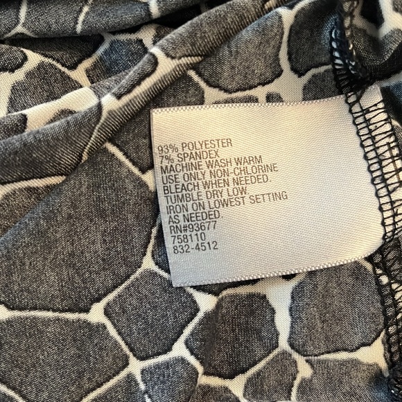 Worthington Stretch Black and White Sleeveless Shirt with Cowl Neck, Size Small - Picture 5 of 6